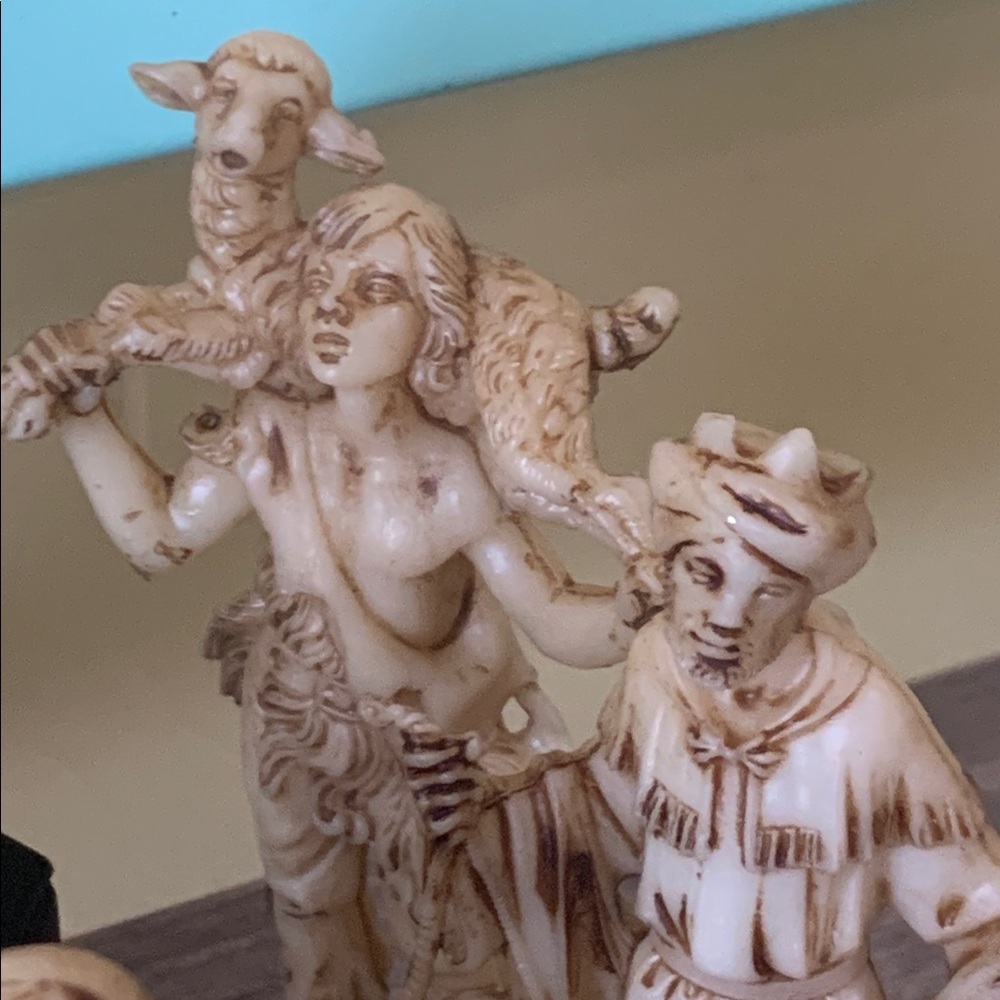 Vintage Nativity Scene - Picture 5 of 10